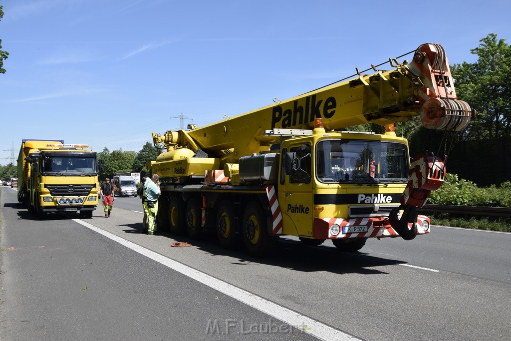 LKW in Boeschung A 3 Rich Frankfurt Hoehe Roesrath Lohmar P258.JPG - Miklos Laubert